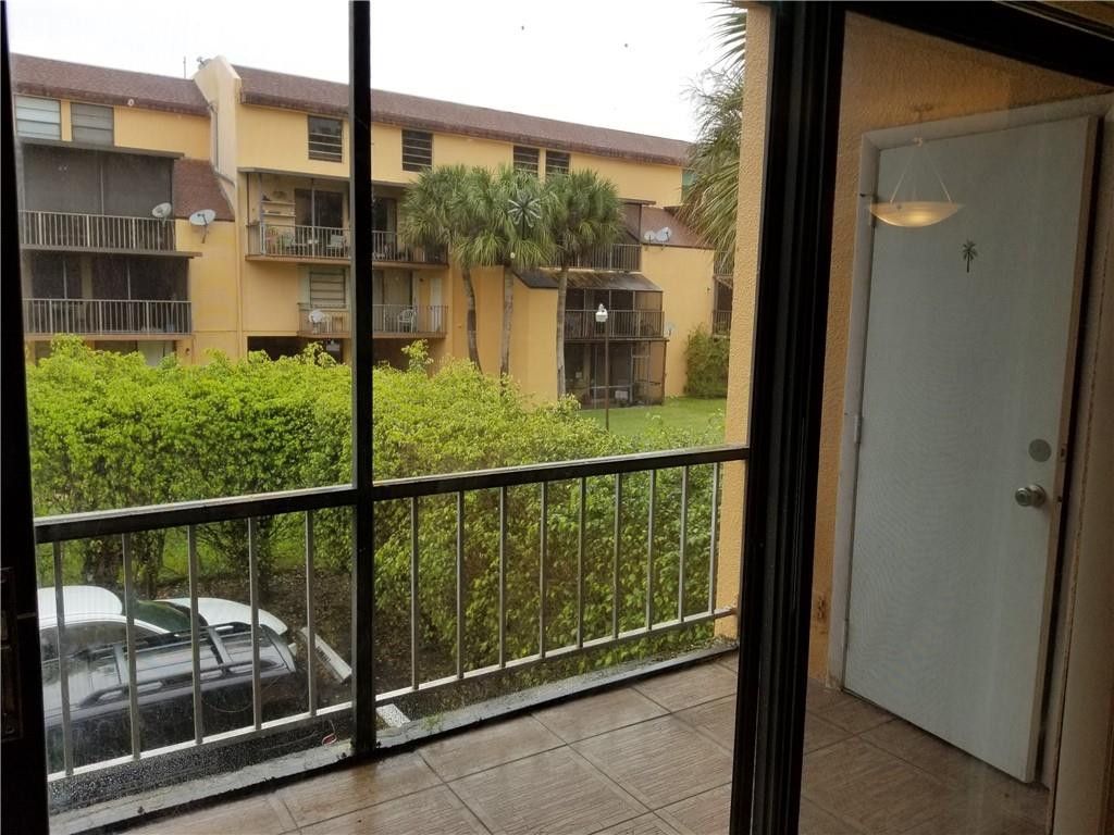 430 Commodore Drive, Unit 210, Plantation, FL 33325 Photo