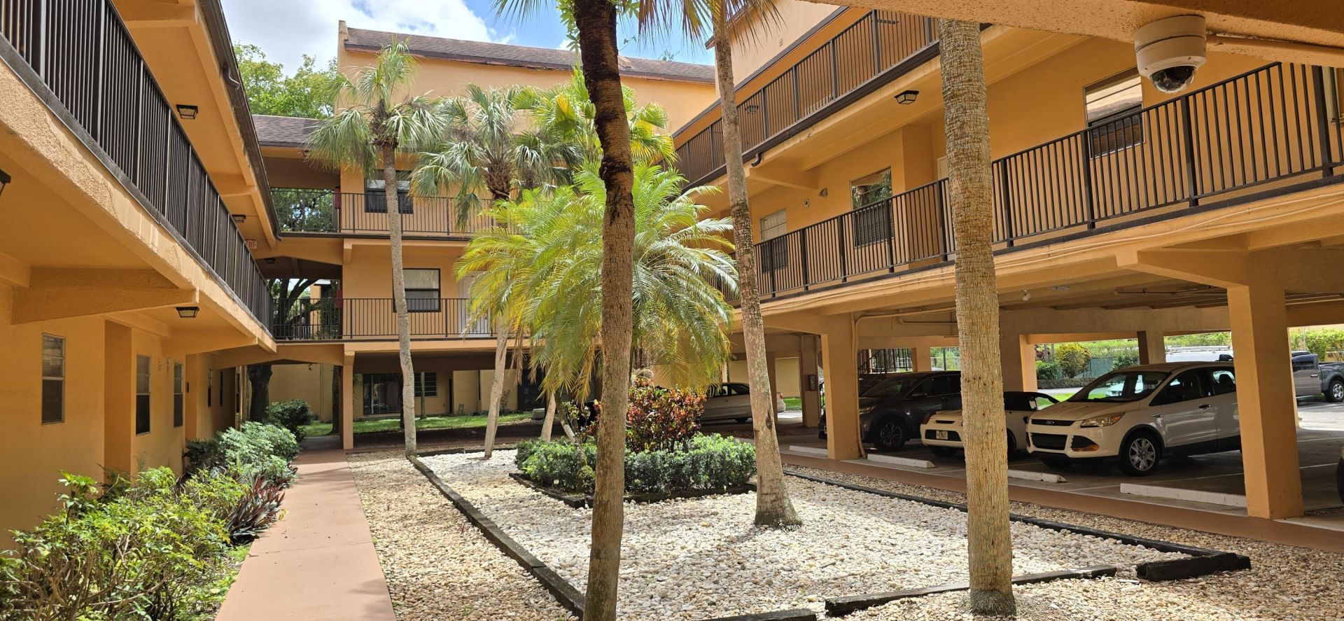430 Commodore Drive, Unit 210, Plantation, FL 33325 Photo