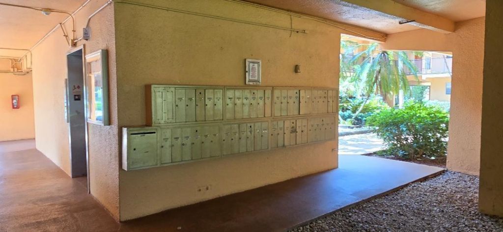 430 Commodore Drive, Unit 210, Plantation, FL 33325 Photo