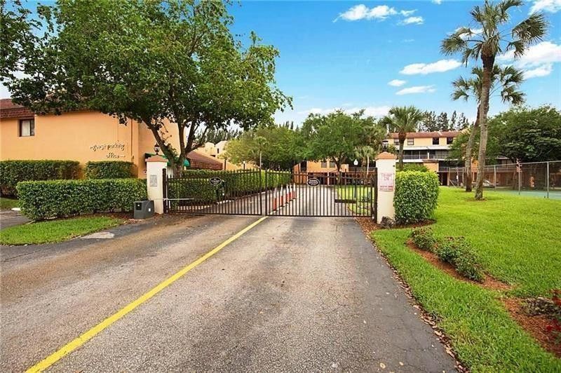 430 Commodore Drive, Unit 210, Plantation, FL 33325 Photo