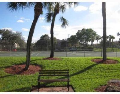 430 Commodore Drive, Unit 210, Plantation, FL 33325 Photo