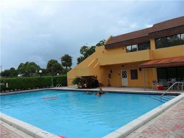 430 Commodore Drive, Unit 210, Plantation, FL 33325 Photo