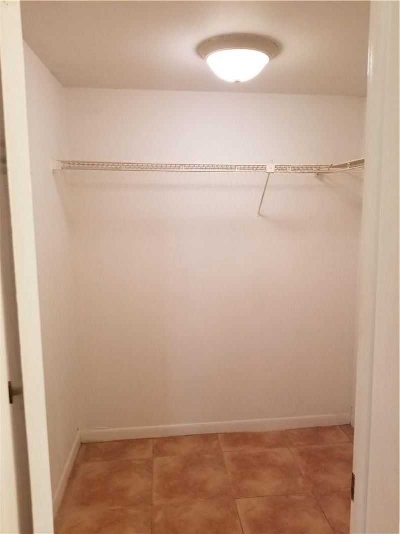 430 Commodore Drive, Unit 210, Plantation, FL 33325 Photo