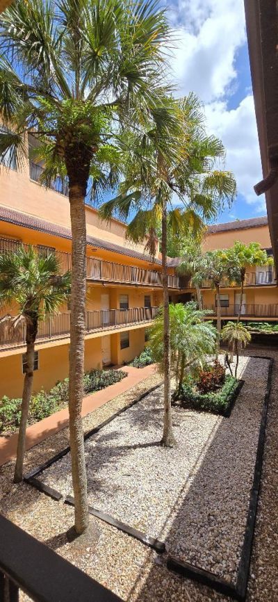 430 Commodore Drive, Unit 210, Plantation, FL 33325 Photo