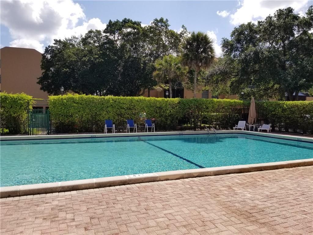 430 Commodore Drive, Unit 210, Plantation, FL 33325 Photo