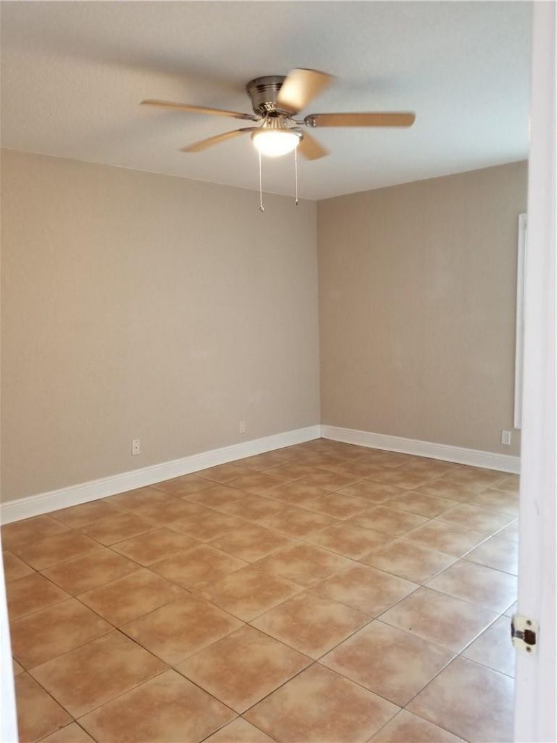 430 Commodore Drive, Unit 210, Plantation, FL 33325 Photo