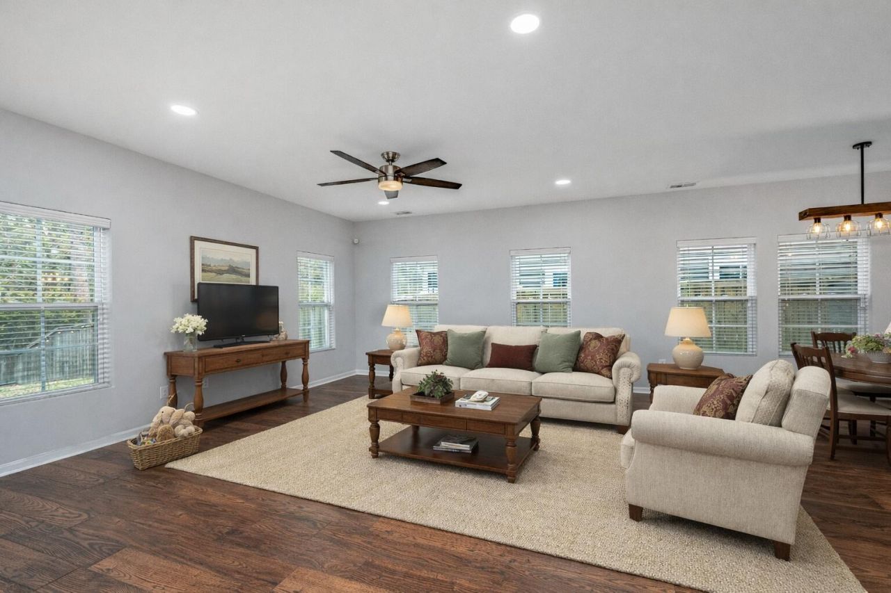 3808 Tupelo Branch Row Photo 8