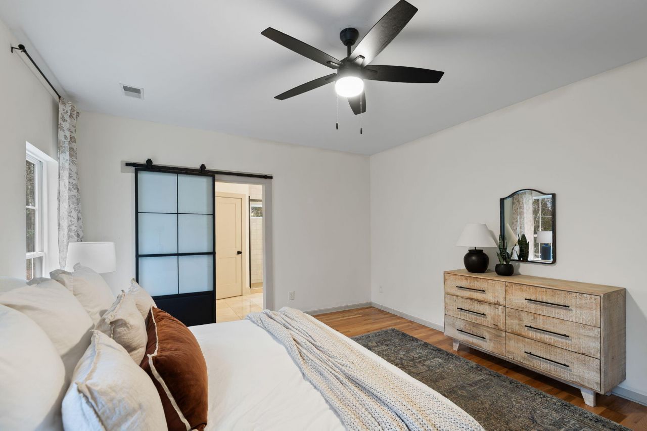 204 Ferry Point Drive Photo 11