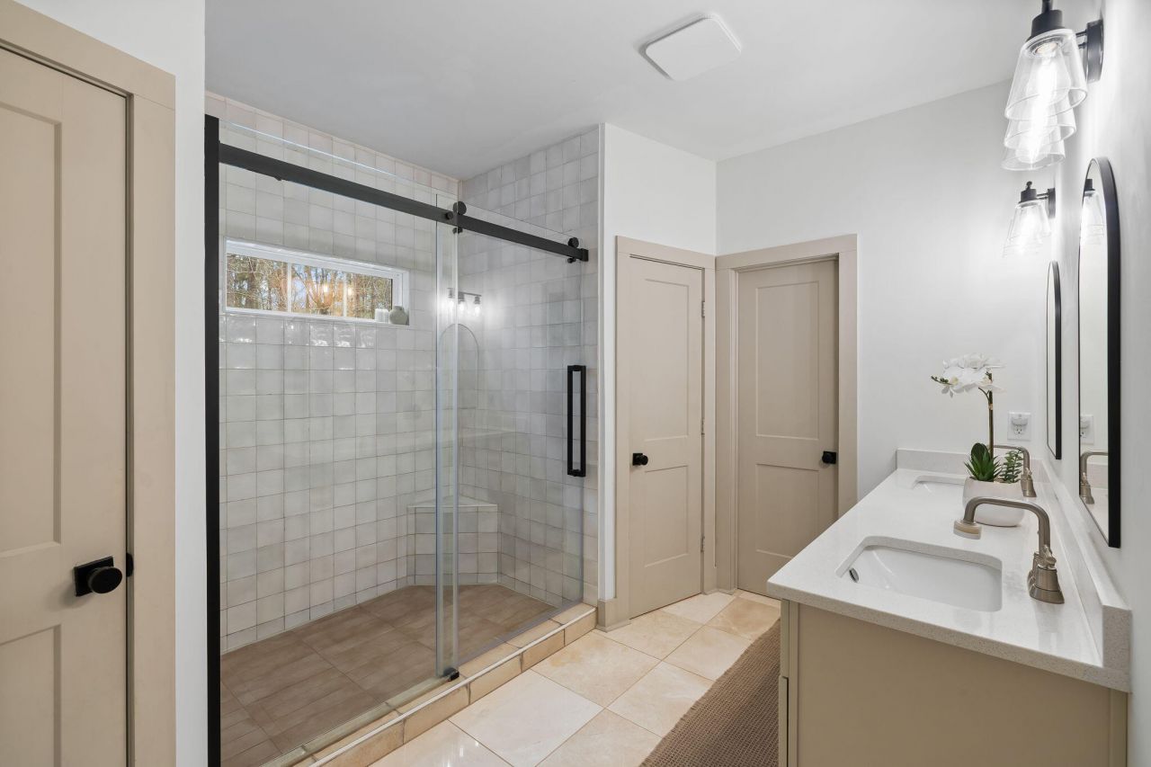 204 Ferry Point Drive Photo 13