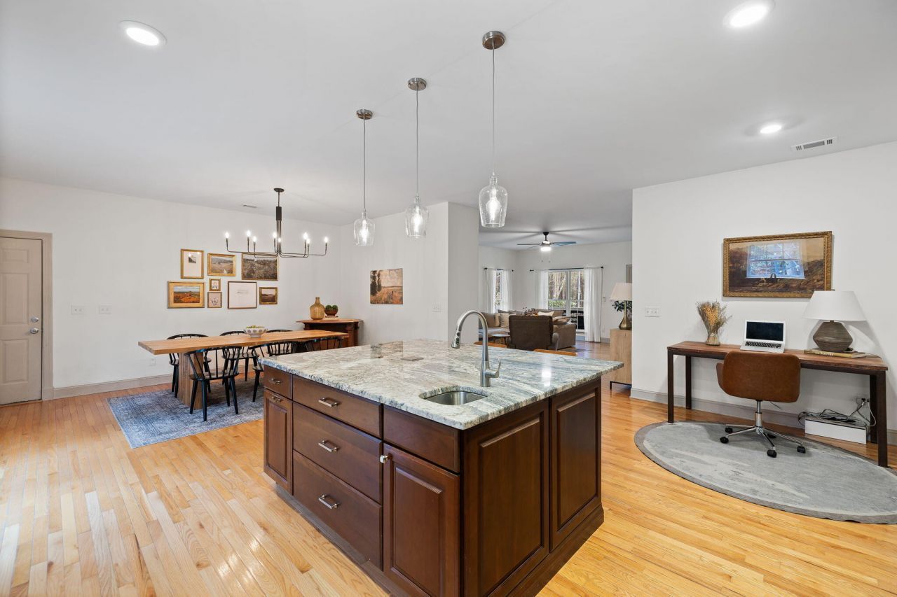 204 Ferry Point Drive Photo 8