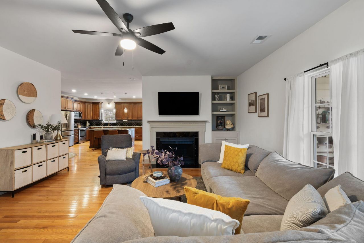 204 Ferry Point Drive Photo 9