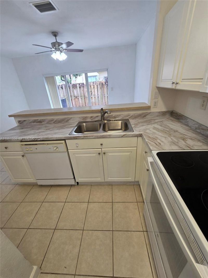 1575 NE 33rd Ave, Unit 104-9, Homestead, FL 33033 Photo