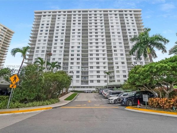 500 Bayview Dr , Unit 125, Sunny Isles Beach, FL 33160