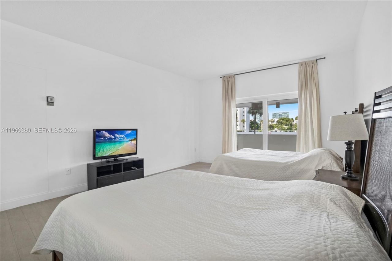 500 Bayview Dr , Unit 125, Sunny Isles Beach, FL 33160 Photo