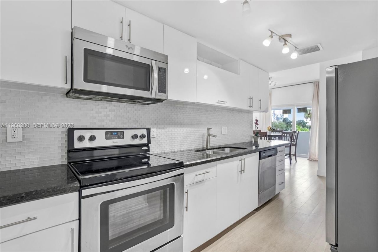 500 Bayview Dr , Unit 125, Sunny Isles Beach, FL 33160 Photo