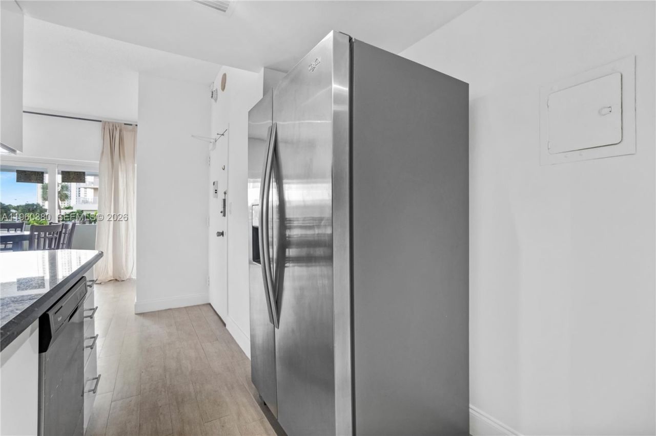 500 Bayview Dr , Unit 125, Sunny Isles Beach, FL 33160 Photo