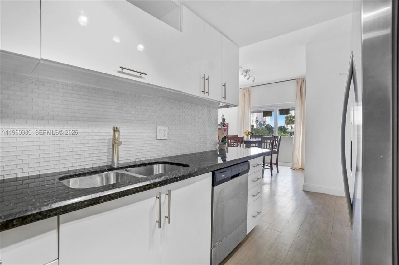 500 Bayview Dr , Unit 125, Sunny Isles Beach, FL 33160 Photo