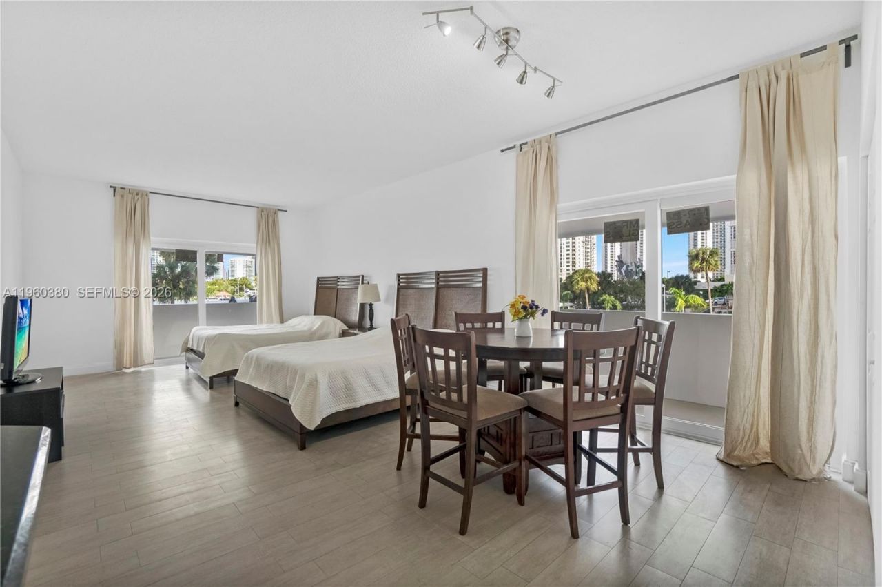 500 Bayview Dr , Unit 125, Sunny Isles Beach, FL 33160 Photo