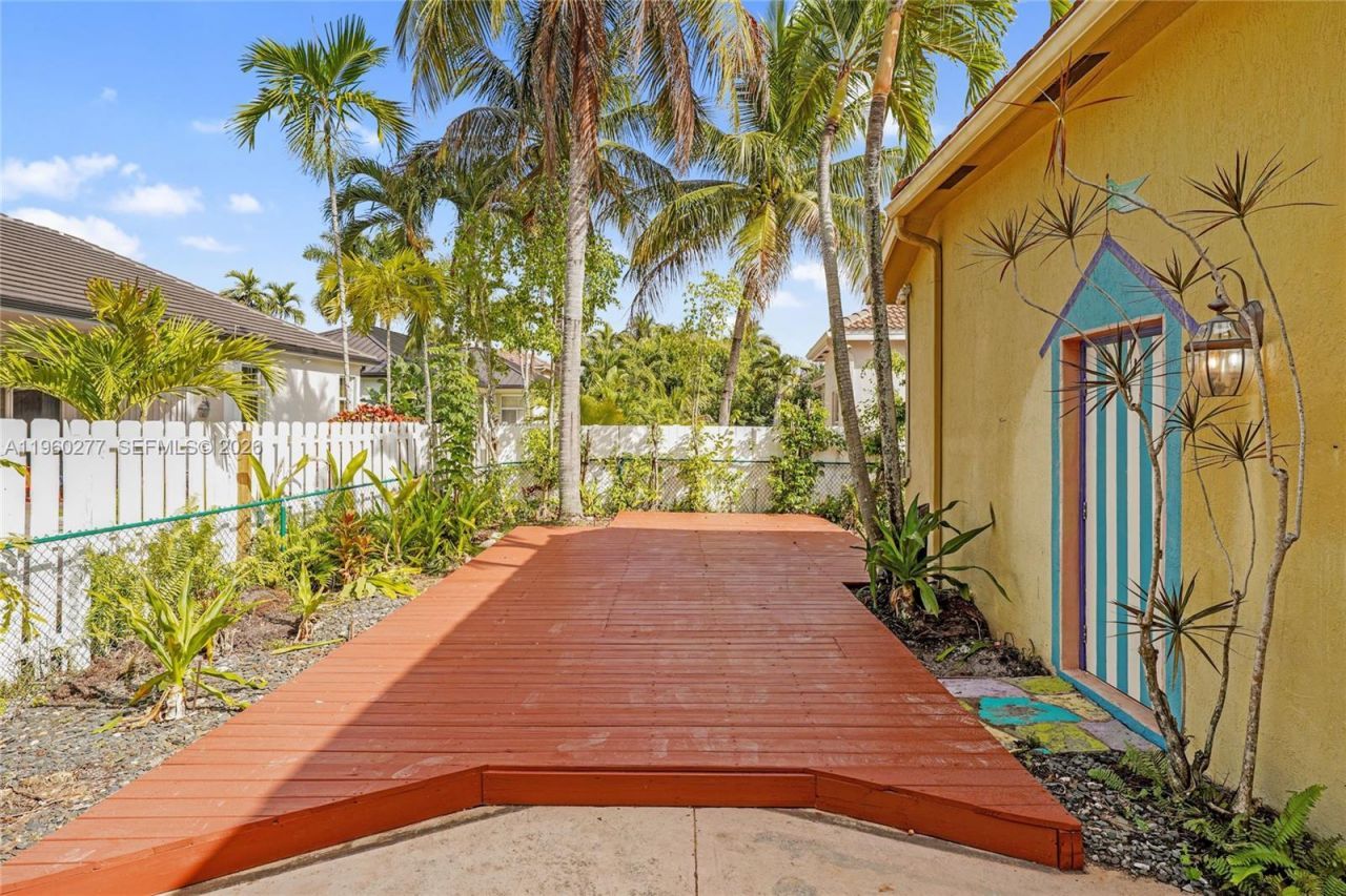 15989 SW 14th St, Pembroke Pines, FL 33027 Photo