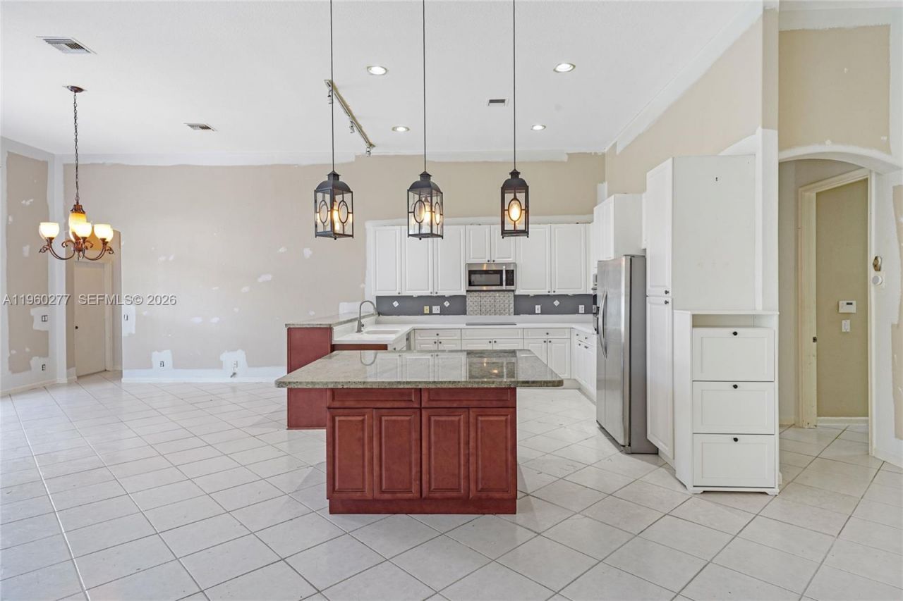 15989 SW 14th St, Pembroke Pines, FL 33027 Photo