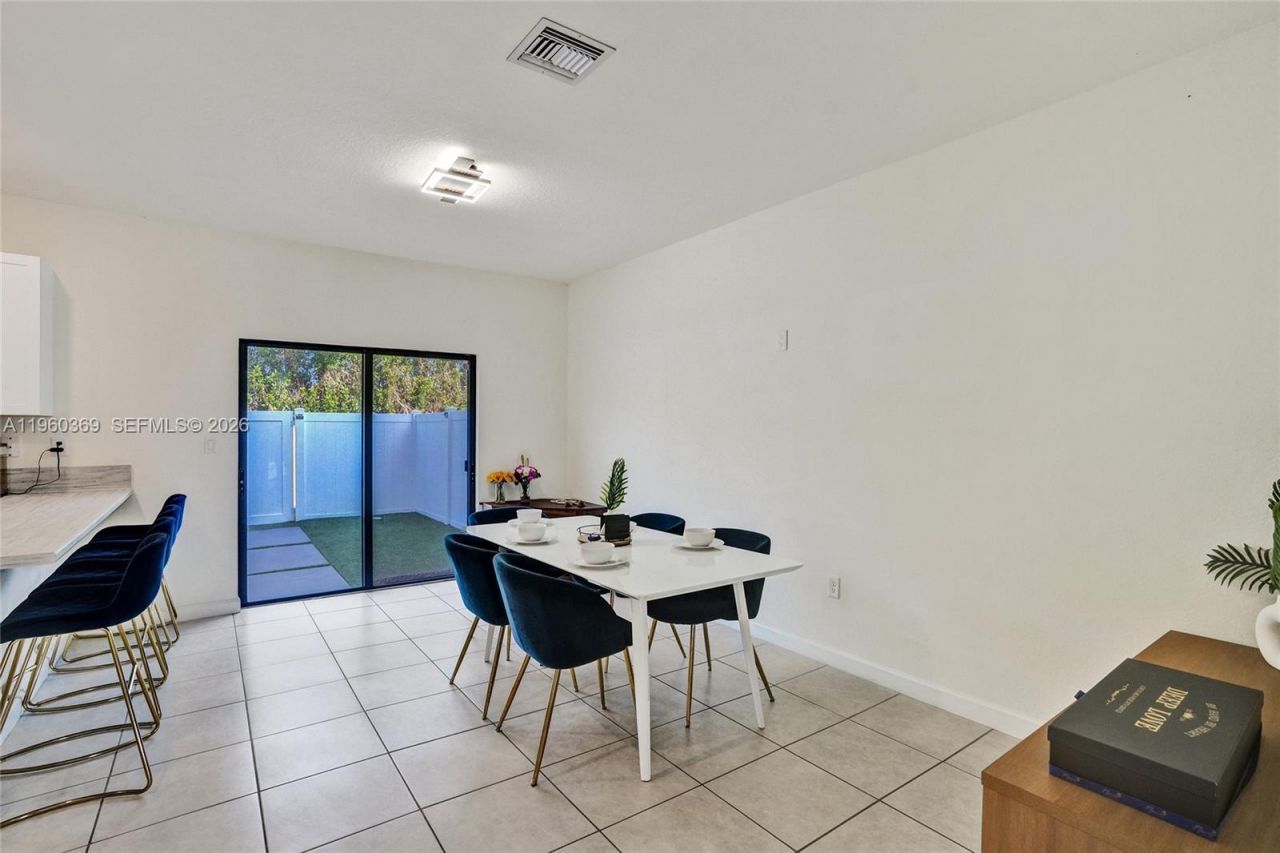 11135 W 32nd Ln, Hialeah, FL 33018 Photo