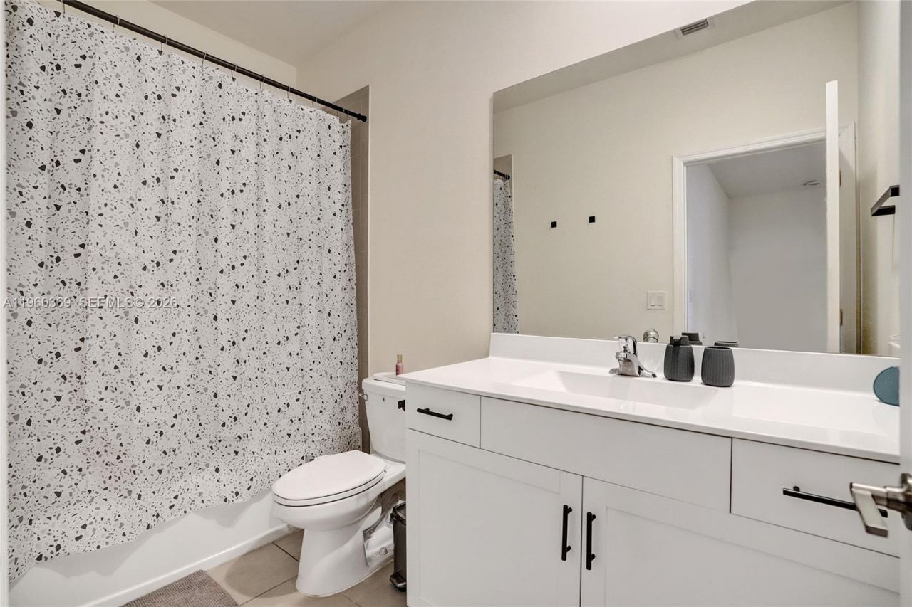 11135 W 32nd Ln, Hialeah, FL 33018 Photo