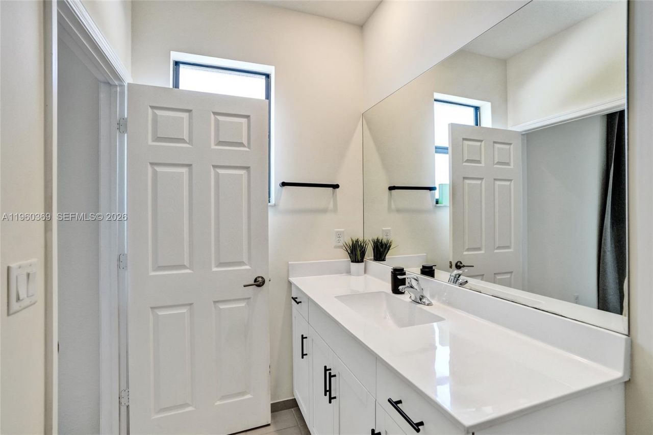 11135 W 32nd Ln, Hialeah, FL 33018 Photo