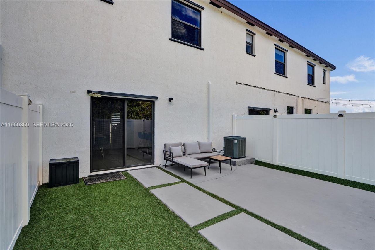 11135 W 32nd Ln, Hialeah, FL 33018 Photo