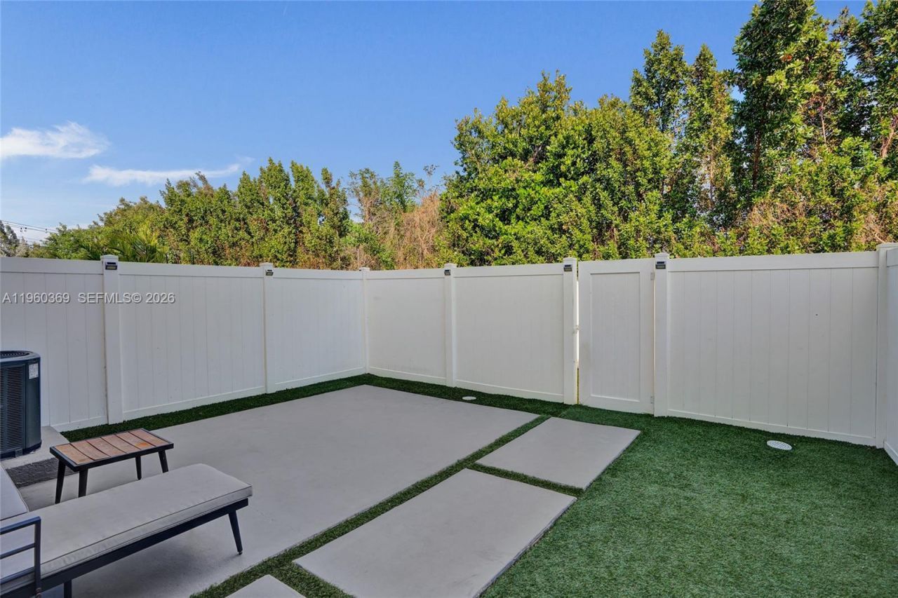 11135 W 32nd Ln, Hialeah, FL 33018 Photo