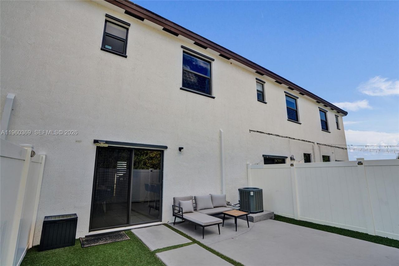 11135 W 32nd Ln, Hialeah, FL 33018 Photo