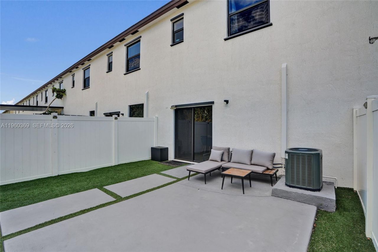 11135 W 32nd Ln, Hialeah, FL 33018 Photo