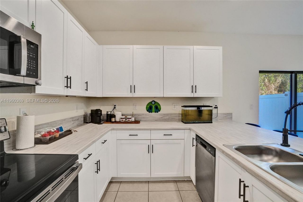 11135 W 32nd Ln, Hialeah, FL 33018 Photo