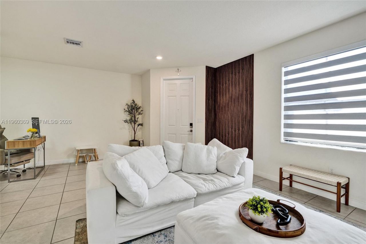 11135 W 32nd Ln, Hialeah, FL 33018 Photo