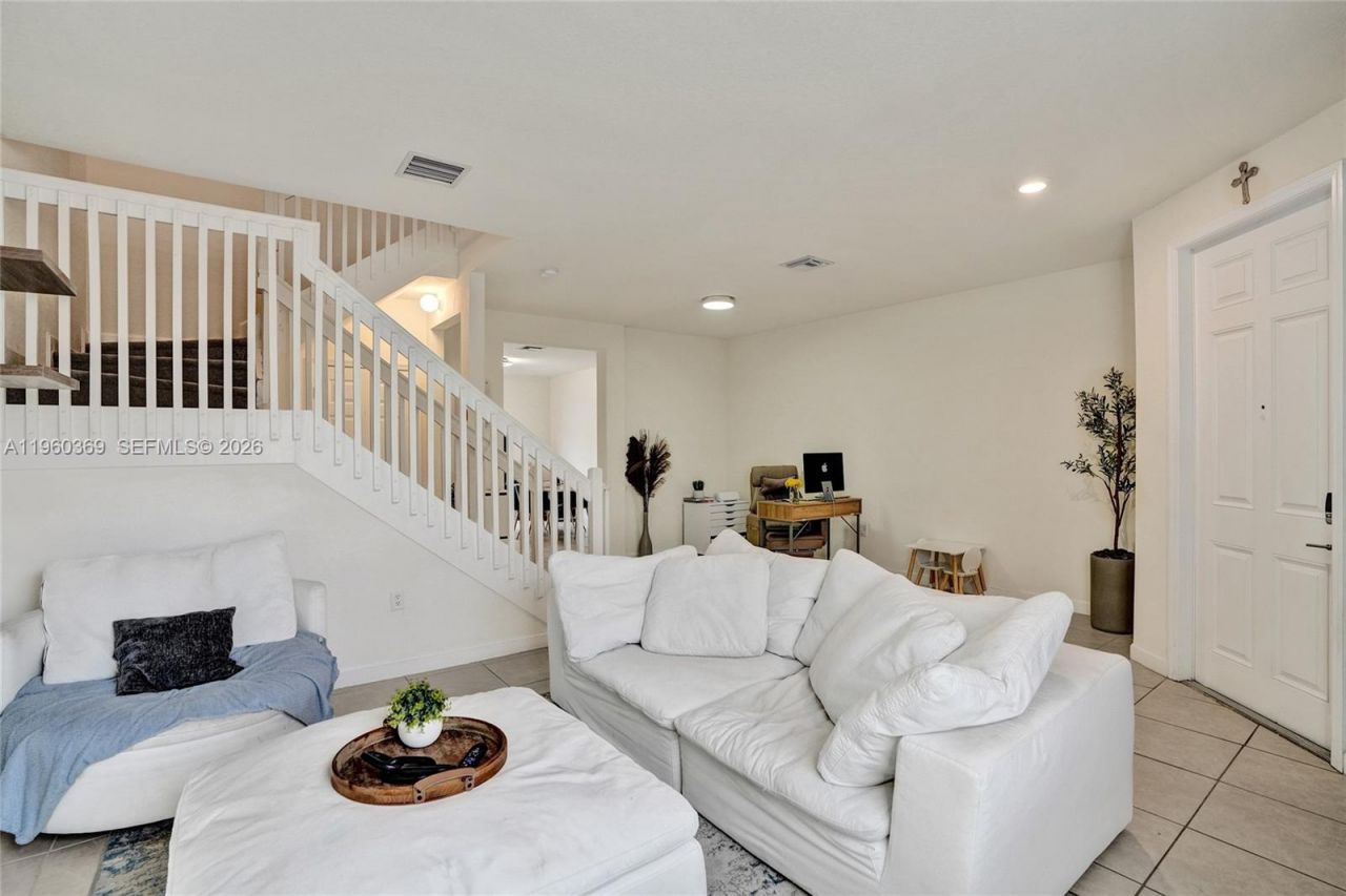 11135 W 32nd Ln, Hialeah, FL 33018 Photo