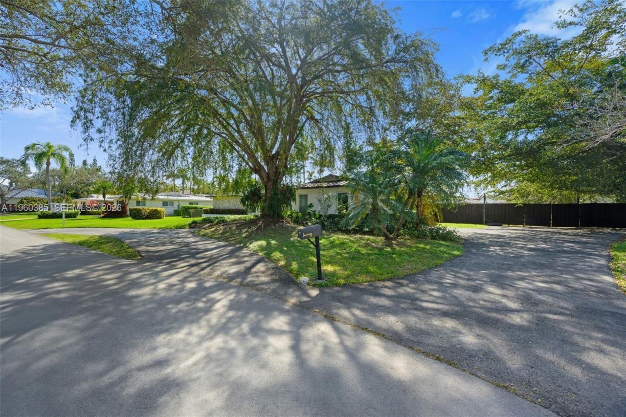 8330 SW 171st St , Palmetto Bay, FL 33157 Photo