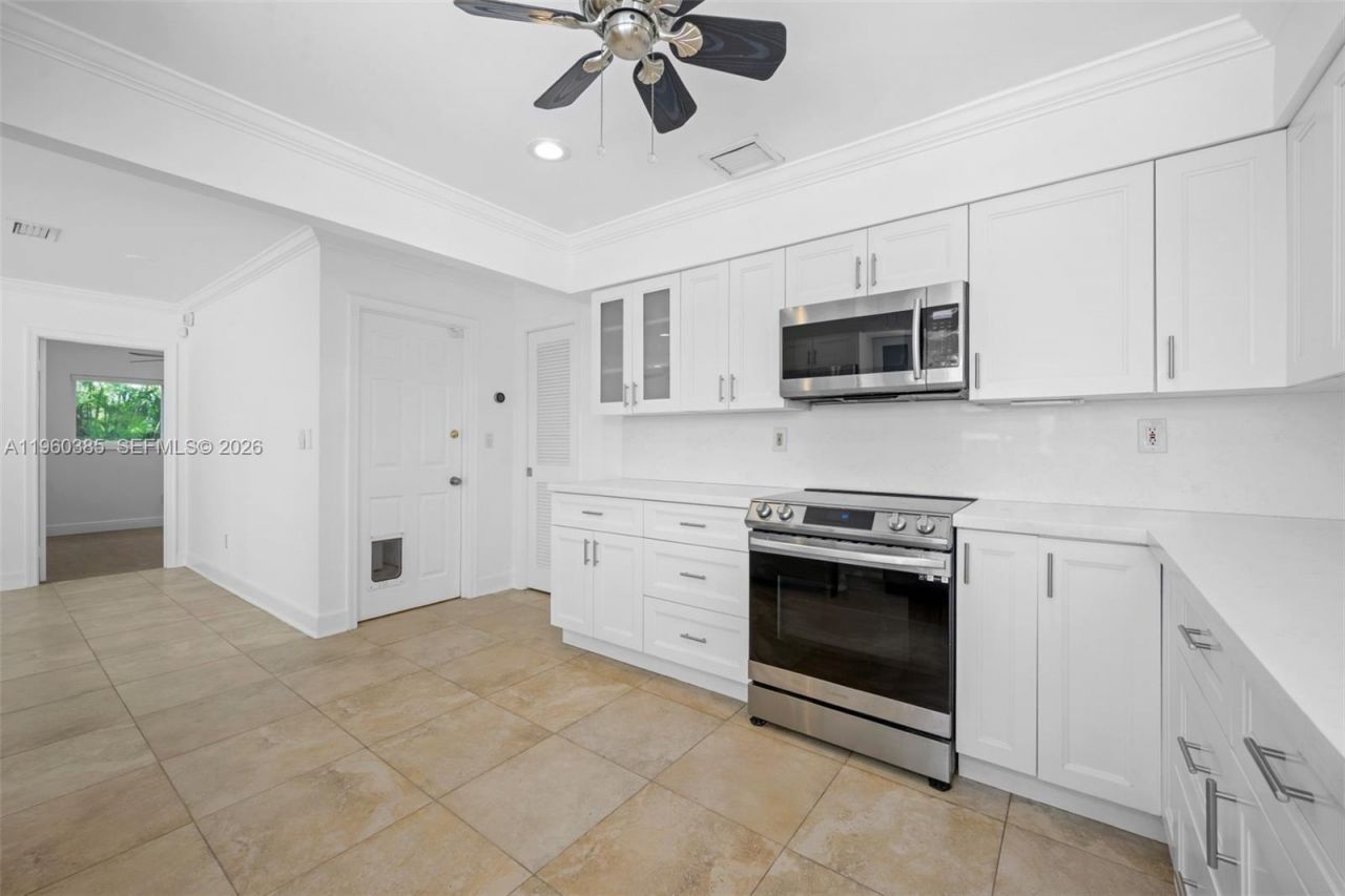 8330 SW 171st St , Palmetto Bay, FL 33157 Photo