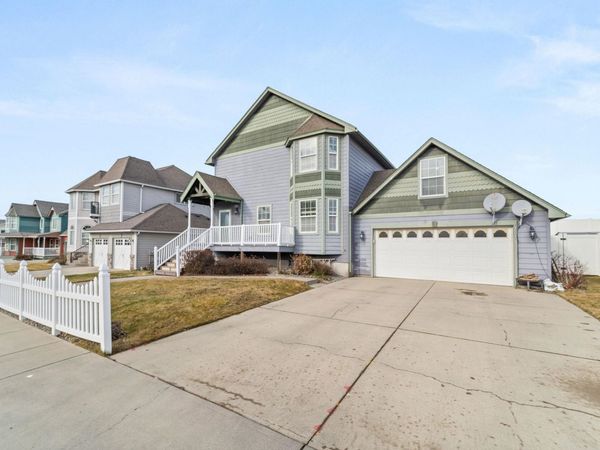 713 Golden Hills Dr, Cheney, WA 99004