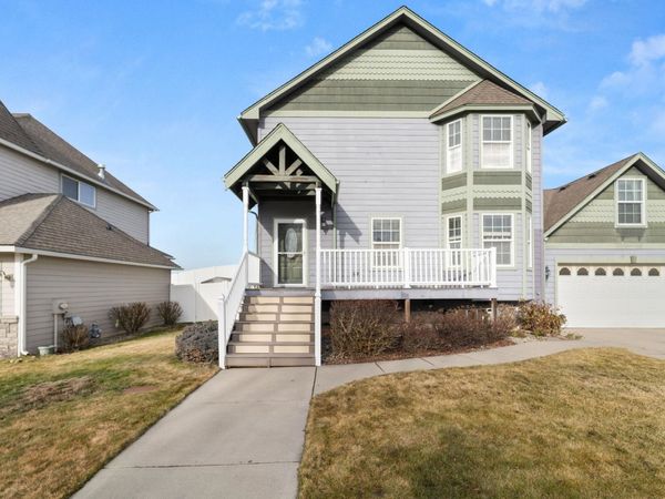 713 Golden Hills Dr, Cheney, WA 99004