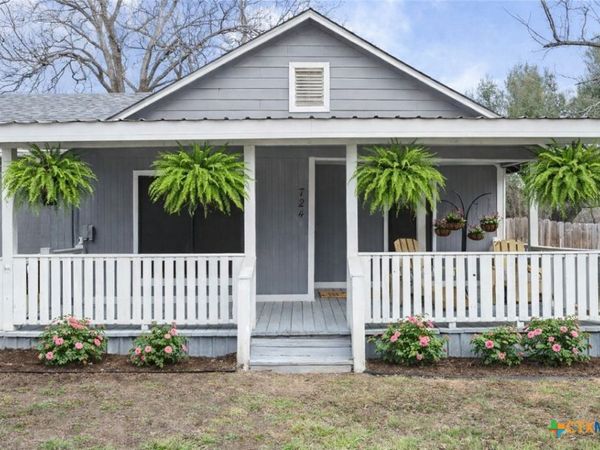 724 Scarbrough Street, Rockdale, TX 76567