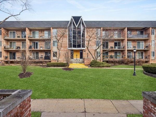 1041 N MILL Street, Unit 307, Naperville, IL 60563