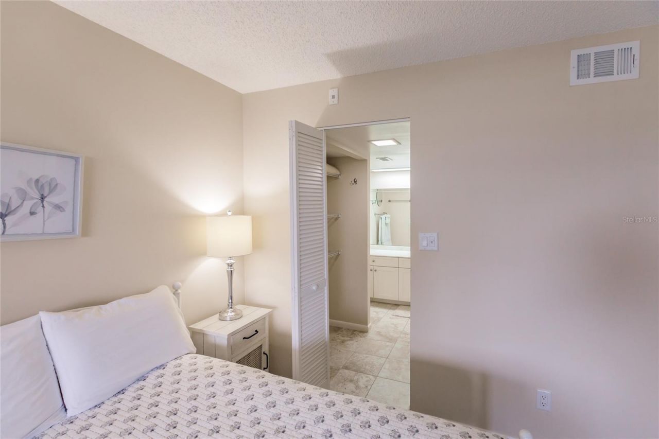 1055 W Peppertree Drive, Unit 506AA, Sarasota, FL 34242 Photo