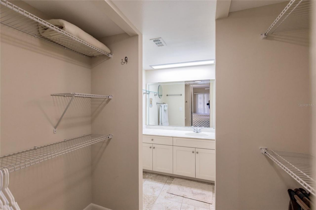 1055 W Peppertree Drive, Unit 506AA, Sarasota, FL 34242 Photo
