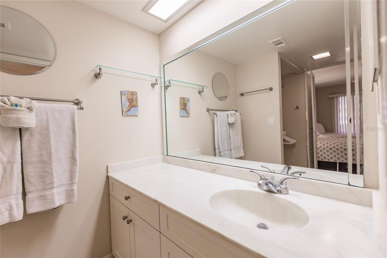 1055 W Peppertree Drive, Unit 506AA, Sarasota, FL 34242 Photo