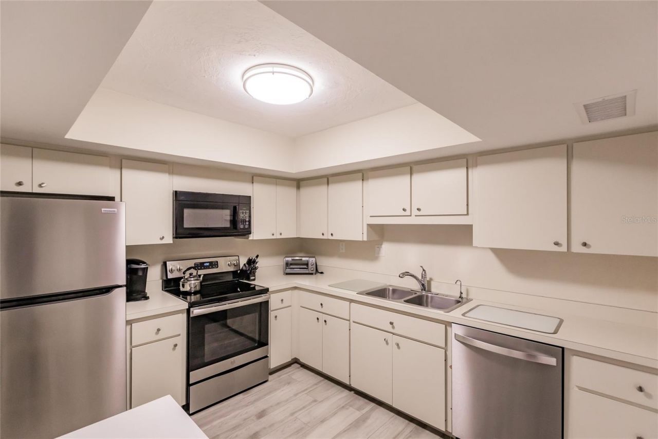 1055 W Peppertree Drive, Unit 506AA, Sarasota, FL 34242 Photo