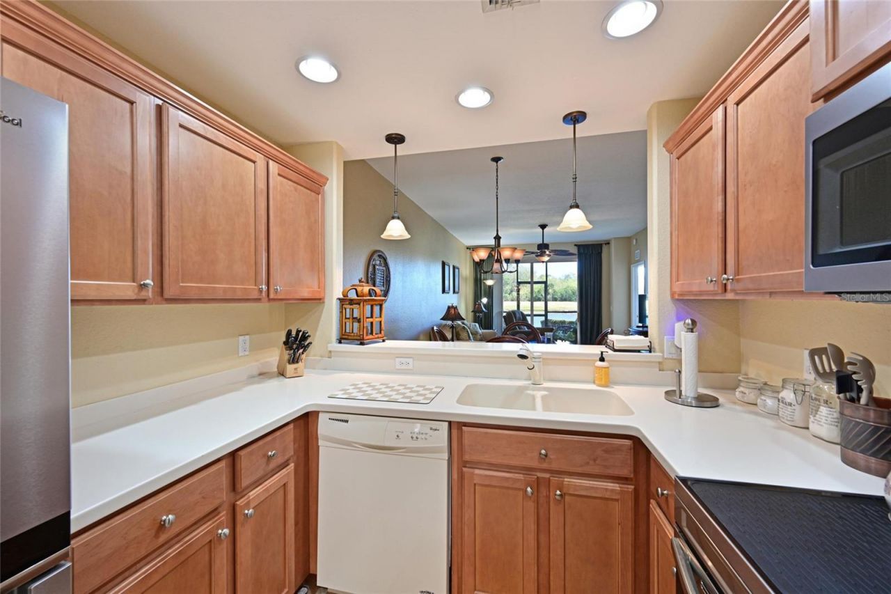 1003 Fairwaycove Lane, Unit 105, Bradenton, FL 34212 Photo