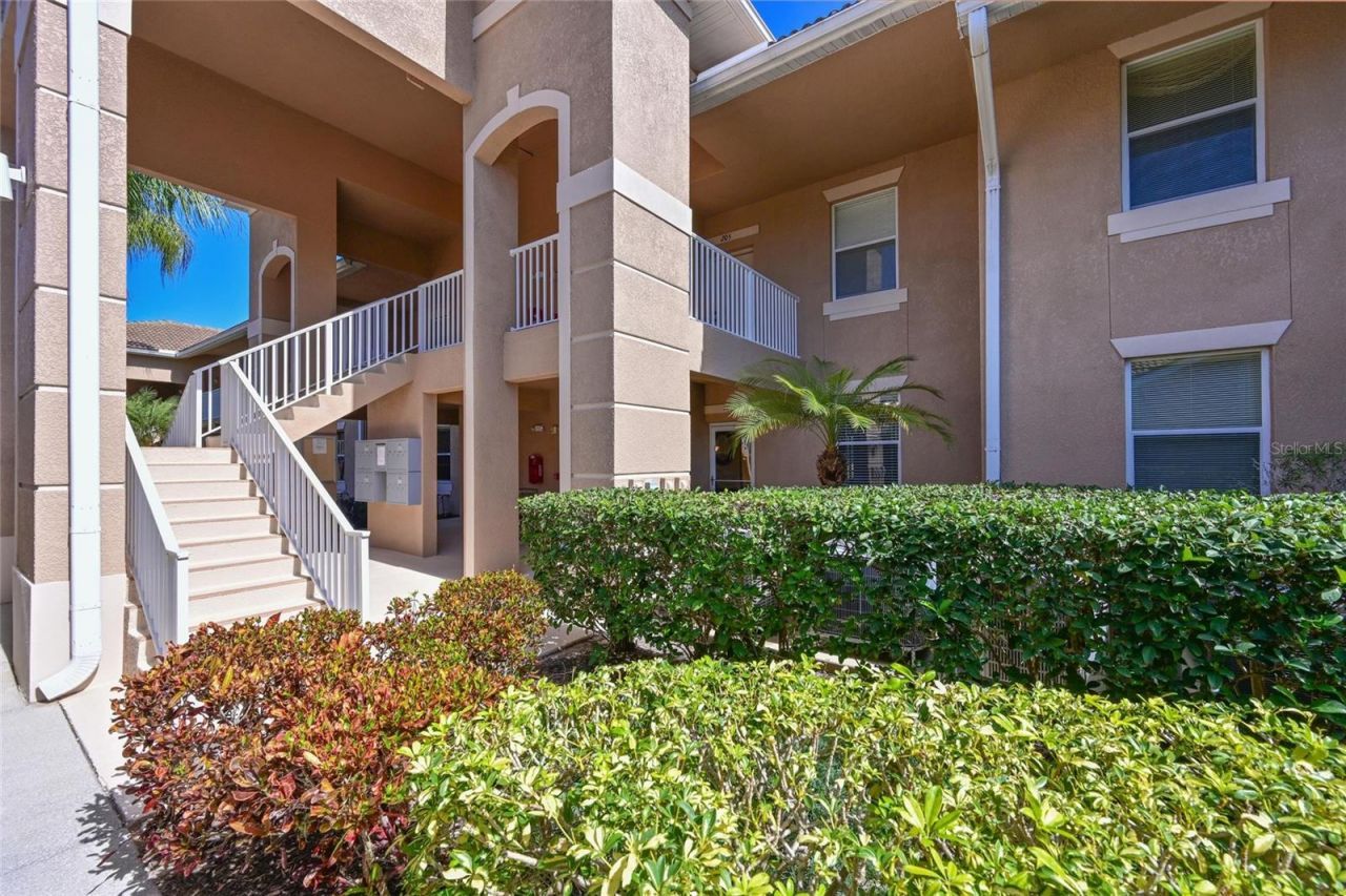 1003 Fairwaycove Lane, Unit 105, Bradenton, FL 34212 Photo