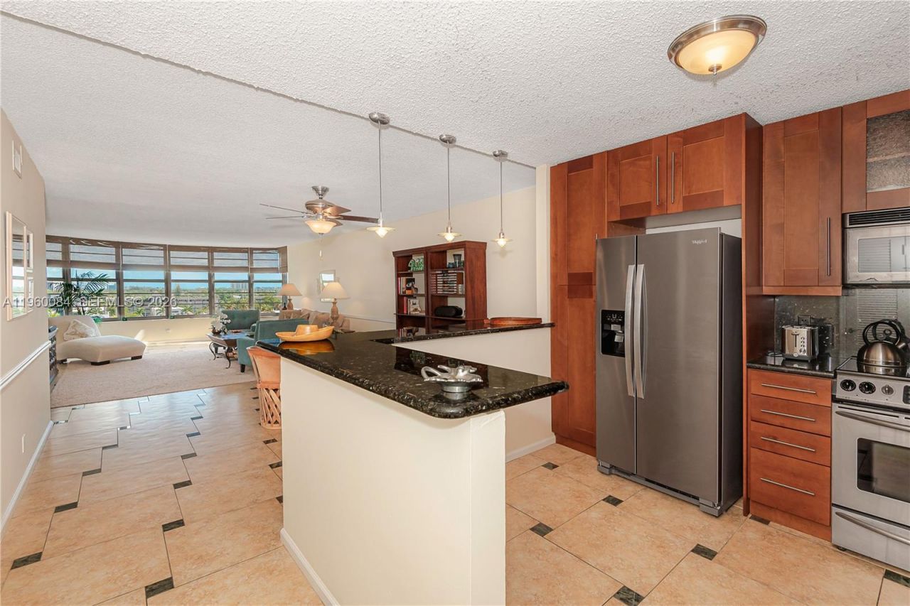 3051 NE 48th St, Unit 604, Fort Lauderdale, FL 33308 Photo