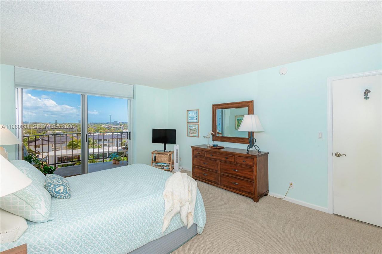 3051 NE 48th St, Unit 604, Fort Lauderdale, FL 33308 Photo