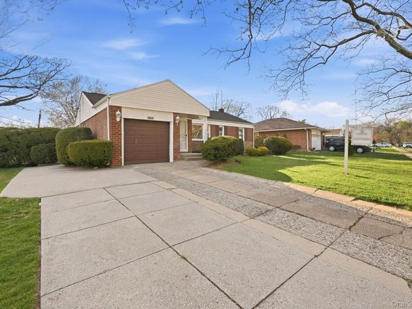 896 School Drive, North Baldwin, NY 11510