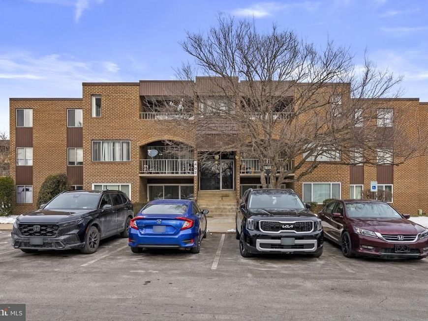 402 Girard Street, Unit 11, Gaithersburg, MD 20877 Main Photo